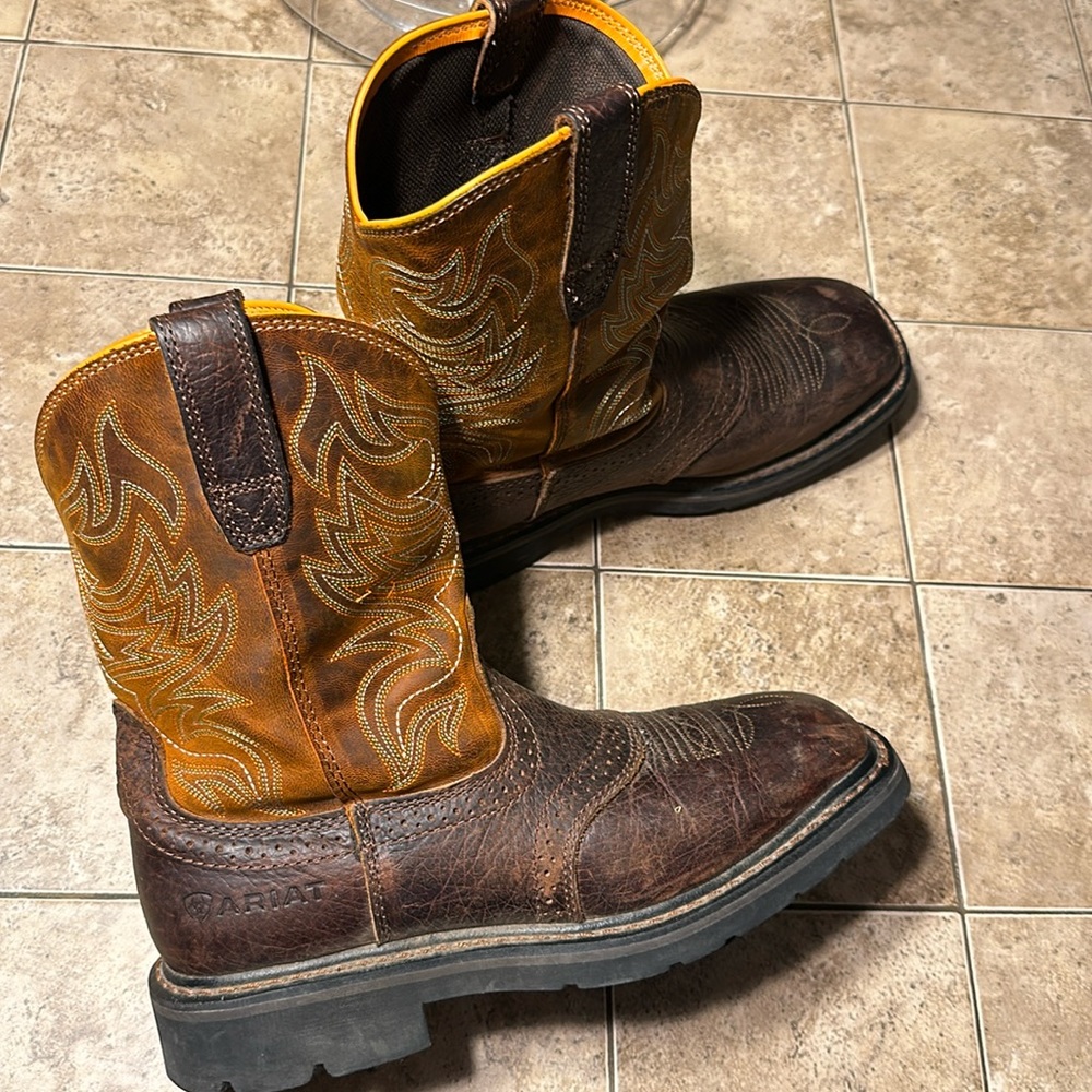 Mens Ariat work boots size 7D